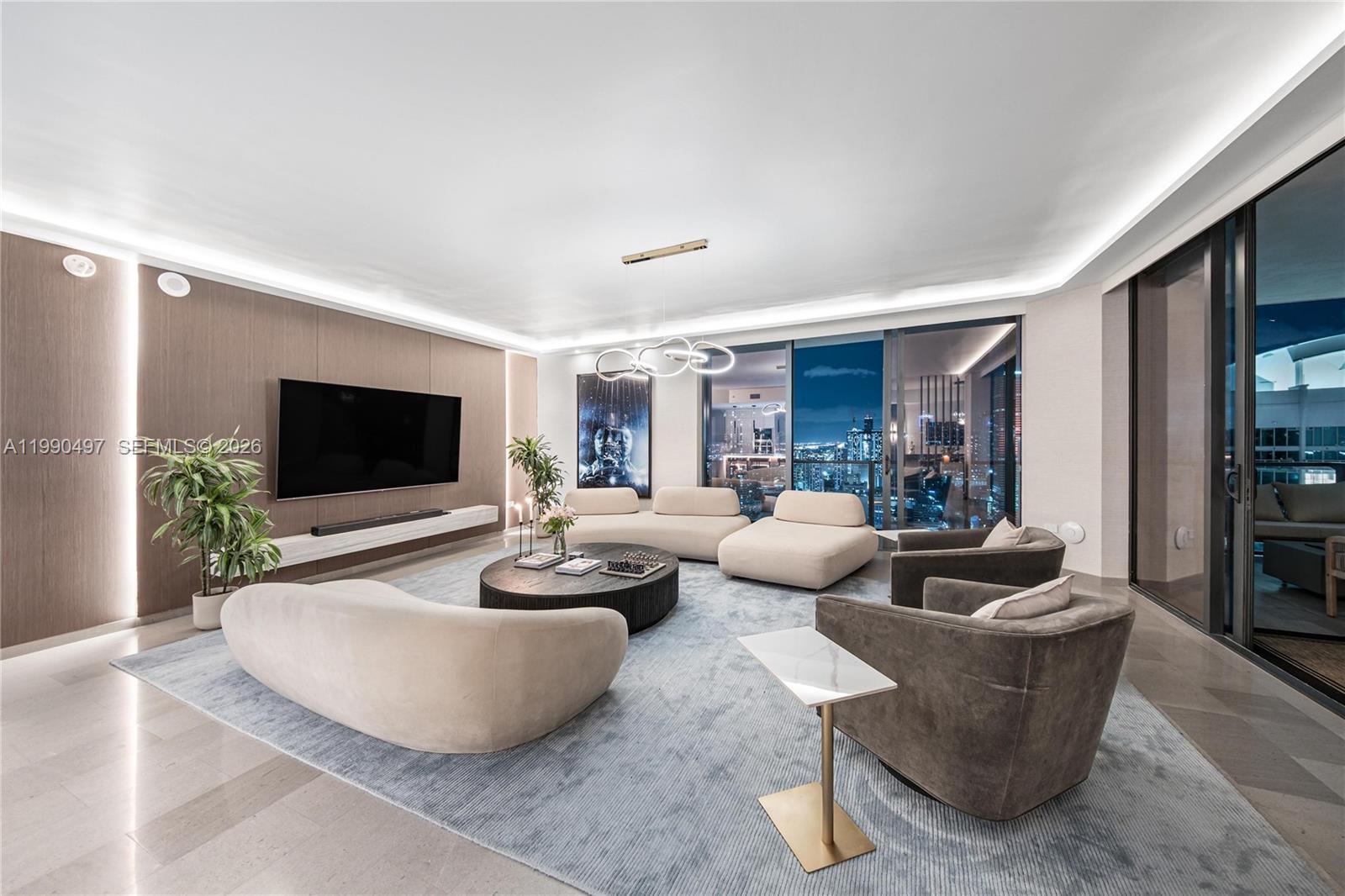 REACH CONDO - Residential