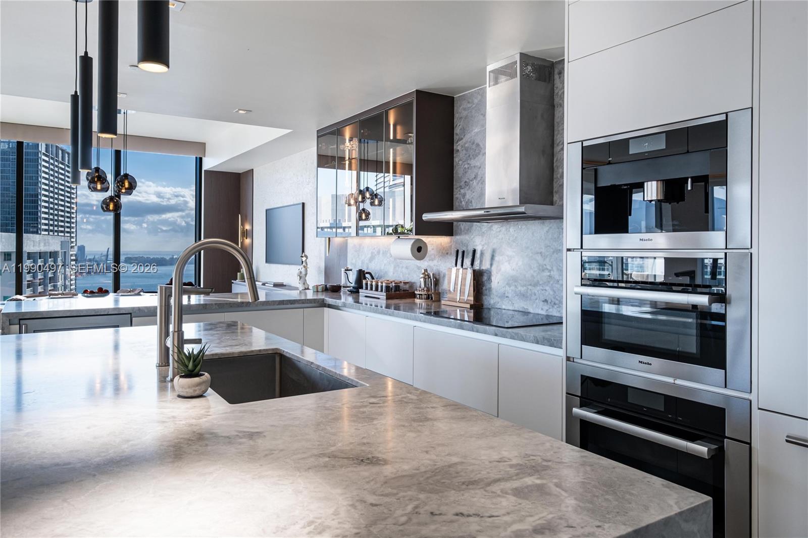 REACH CONDO - Residential