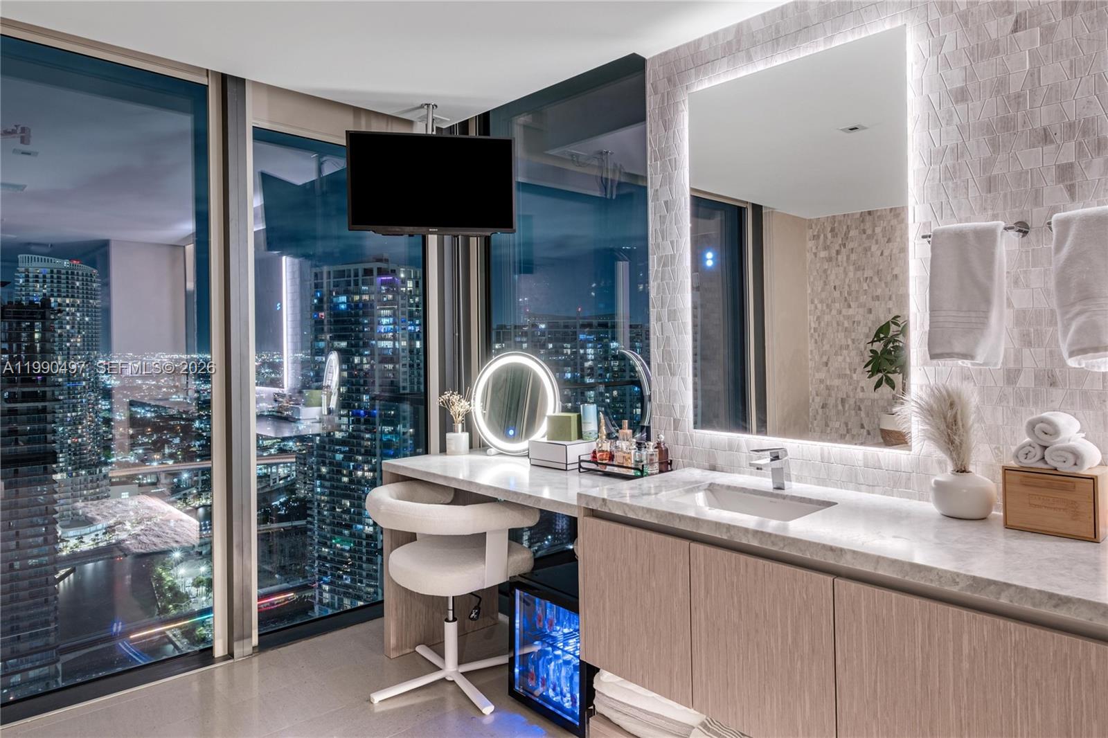 REACH CONDO - Residential