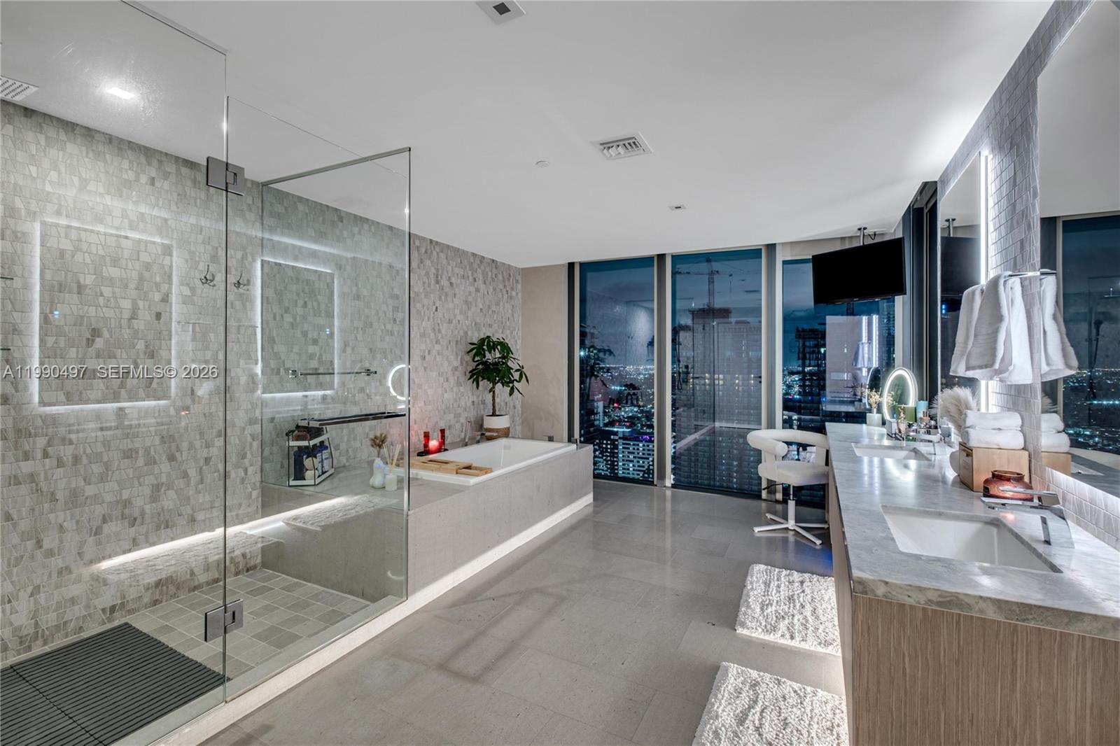 REACH CONDO - Residential