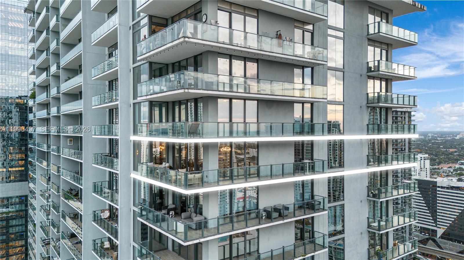 REACH CONDO - Residential