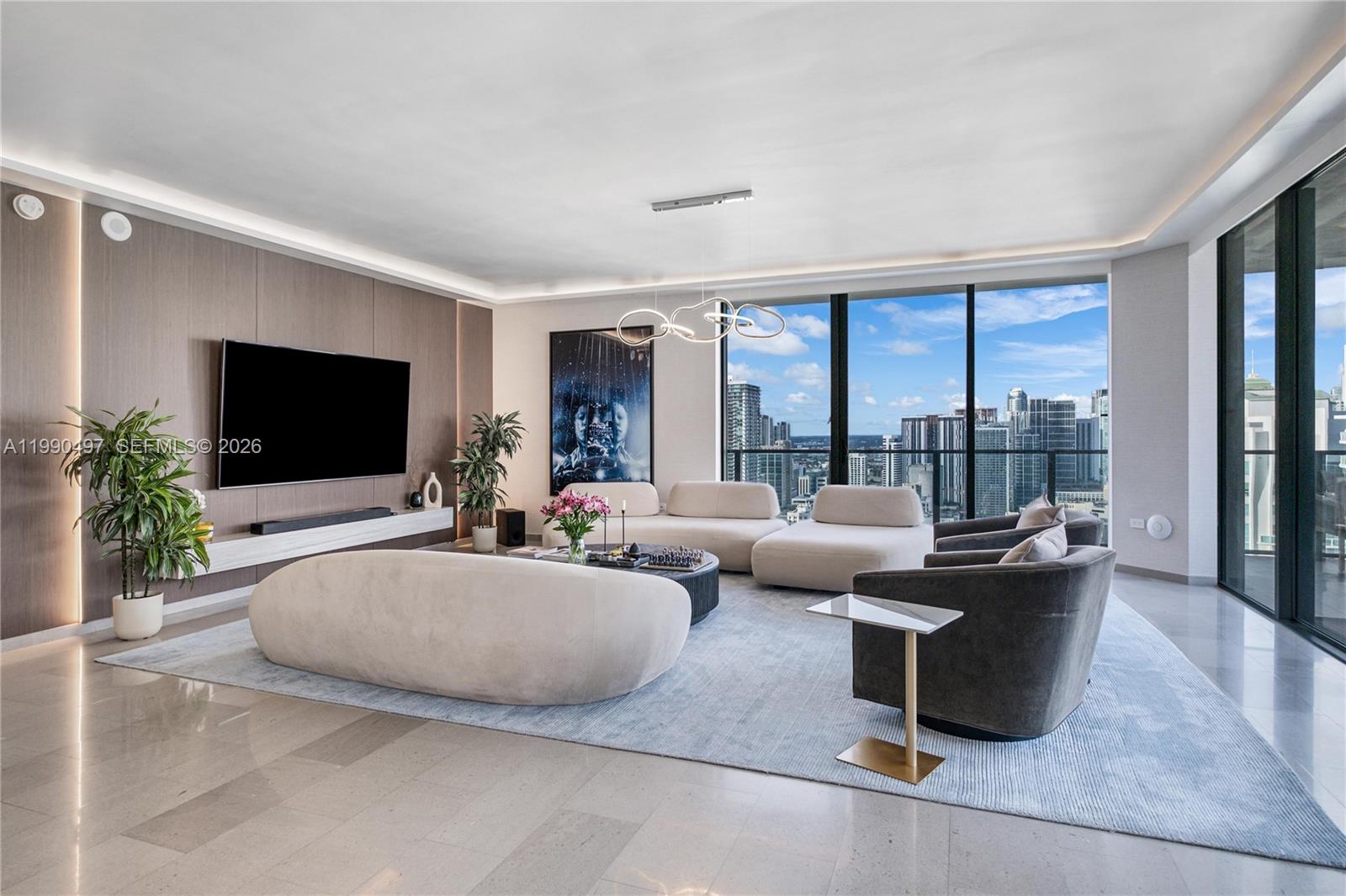 REACH CONDO - Residential