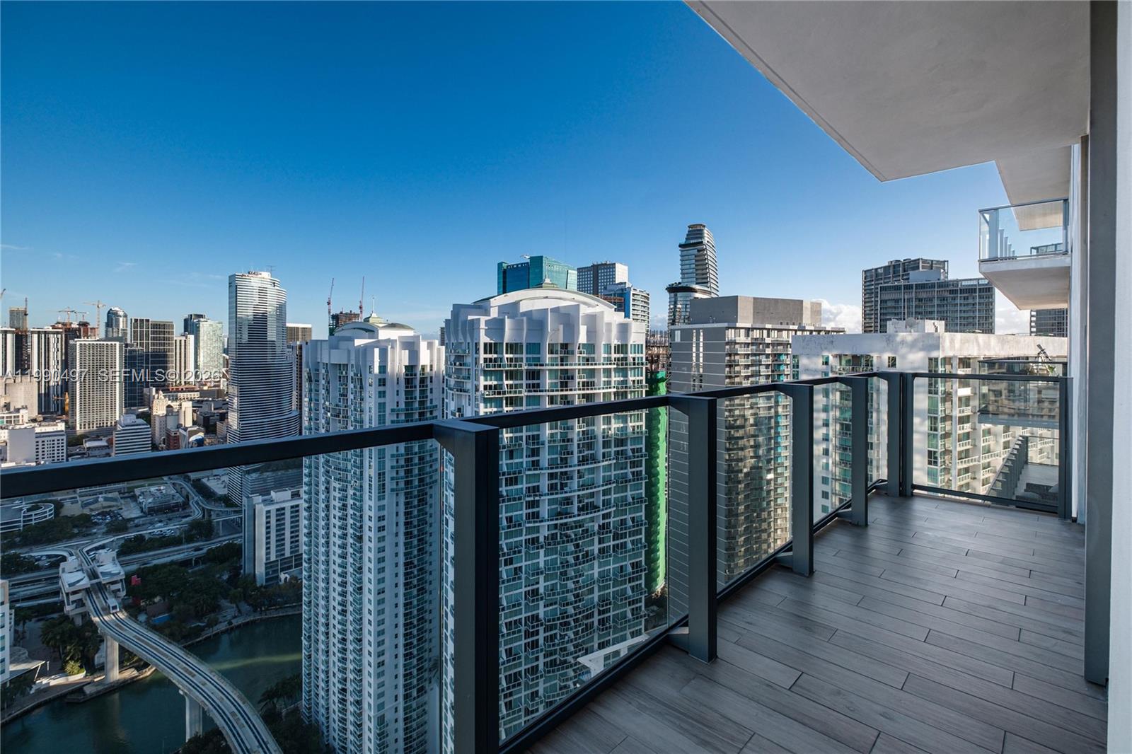 REACH CONDO - Residential