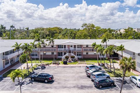 Photo of 1300 N 12th Ct #6A, Hollywood, FL 33019 (MLS # A11994914)