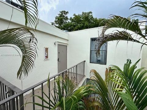 Photo of 20341 NE 30th Ave #PH2-6, Aventura, FL 33180 (MLS # A11885809)
