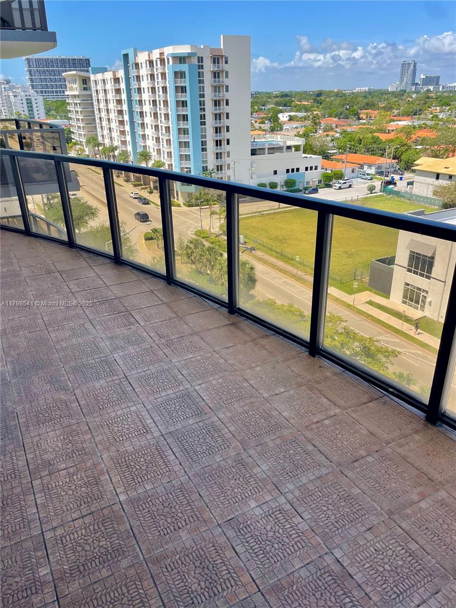 2301 Sw 27th Ave 802, Miami, Broward County, Florida - 1 Bedrooms  
1 Bathrooms - 