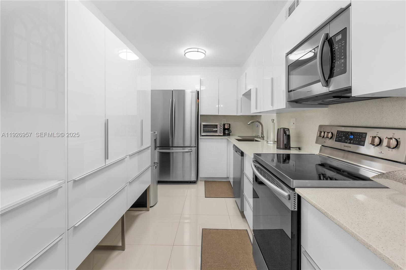 PLAZA TOWERS SOUTH CONDO - Residential