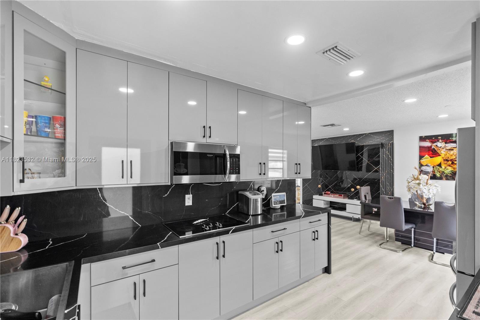 CAPSON MANOR - Residential