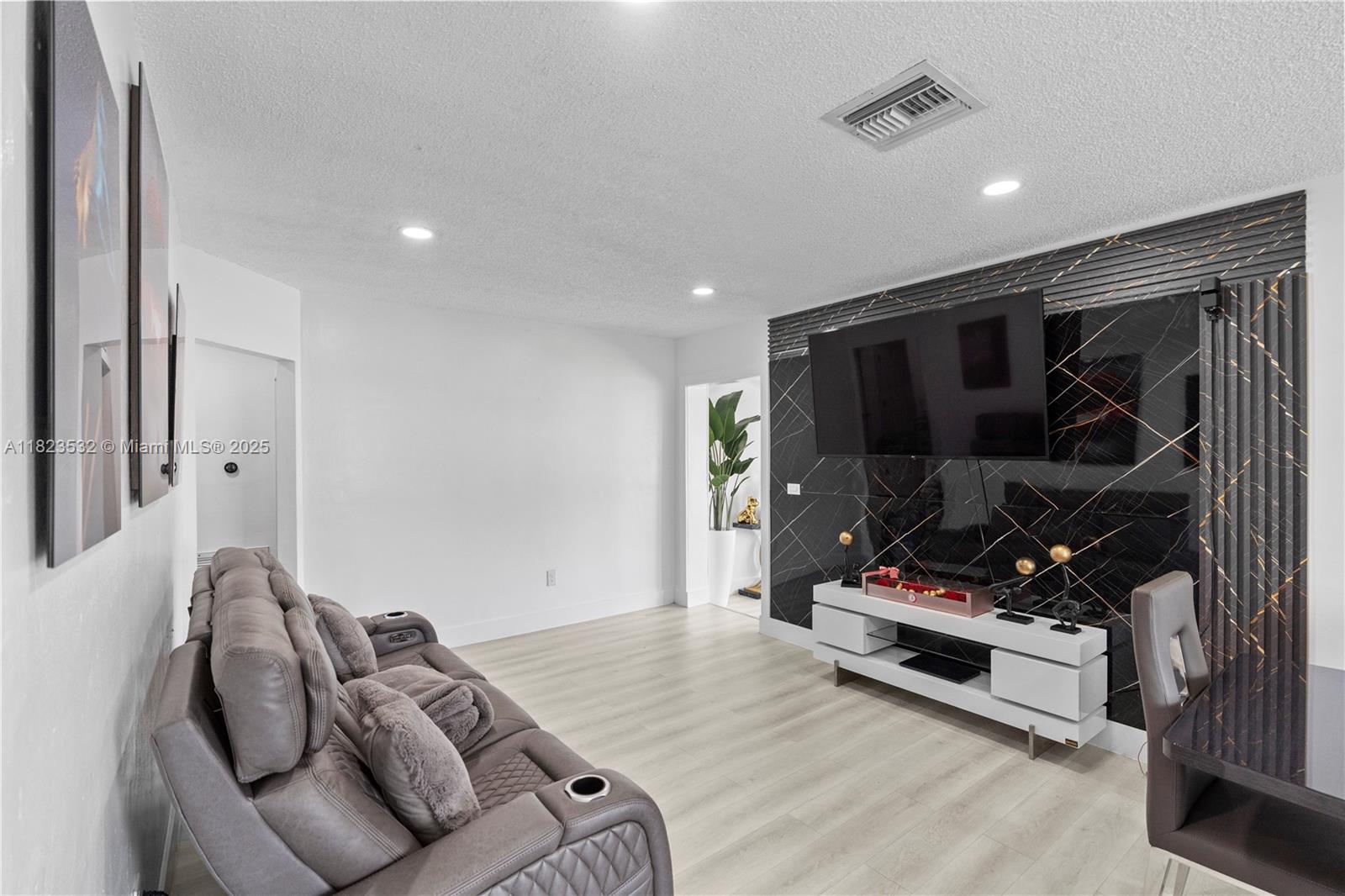 CAPSON MANOR - Residential