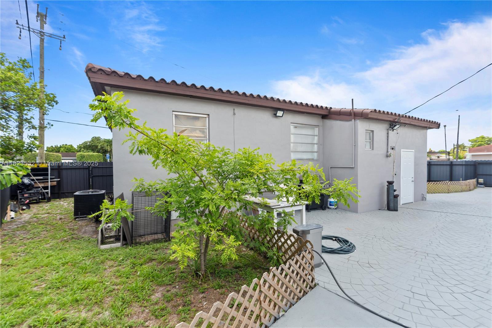 CAPSON MANOR - Residential