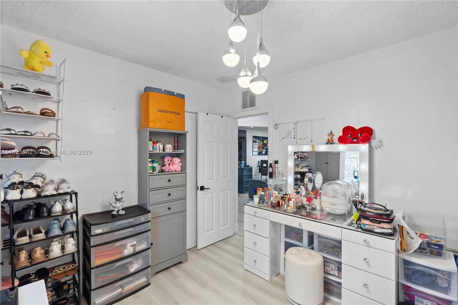 CAPSON MANOR - Residential