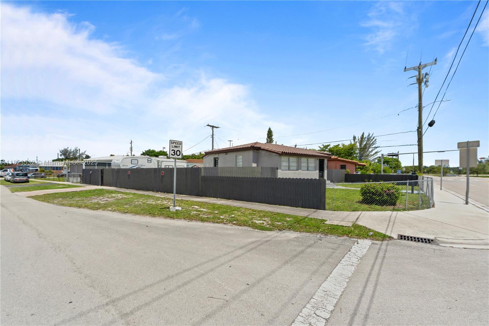 CAPSON MANOR - Residential