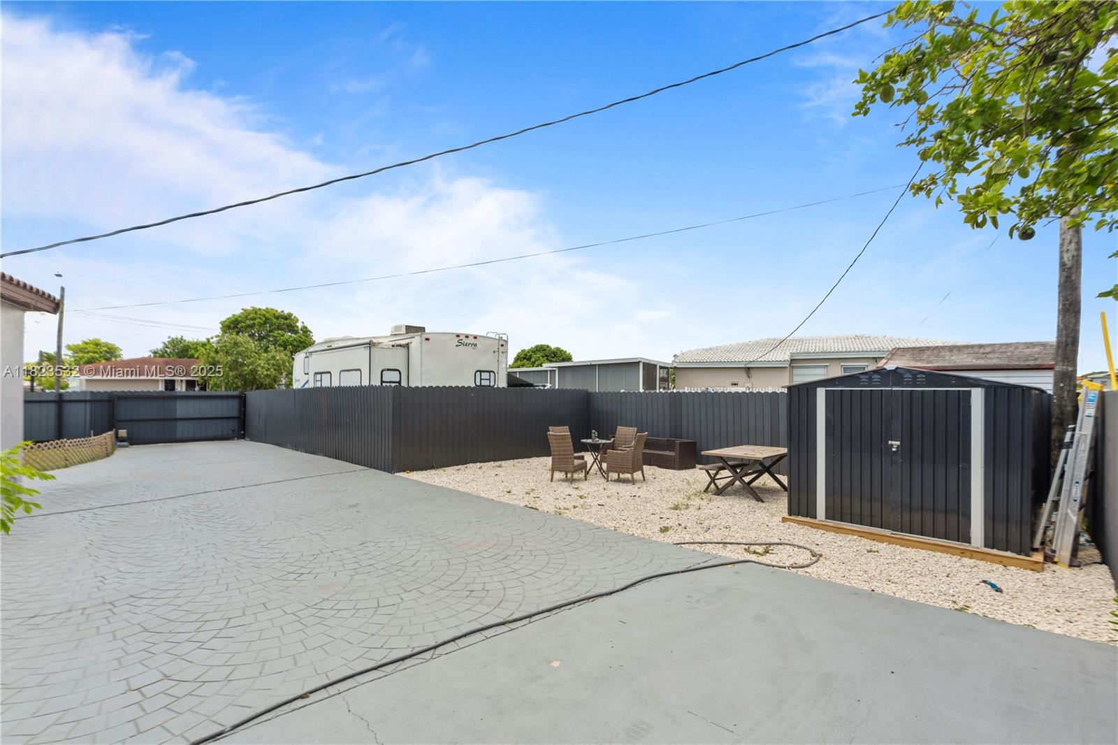 CAPSON MANOR - Residential