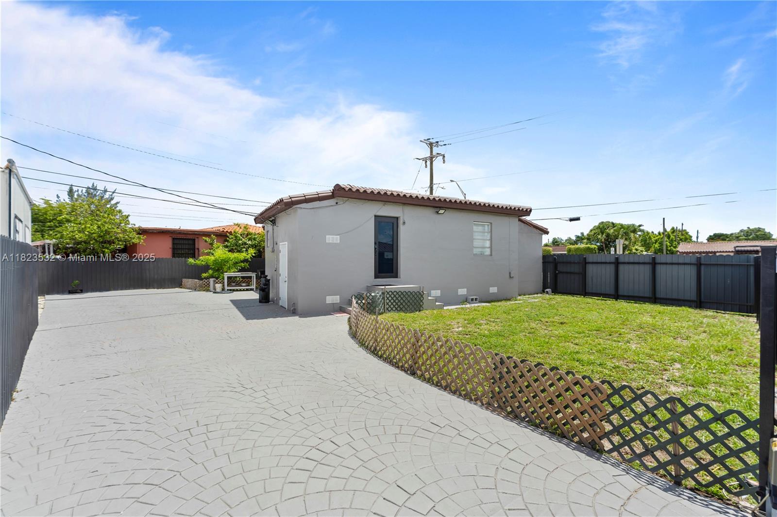 CAPSON MANOR - Residential