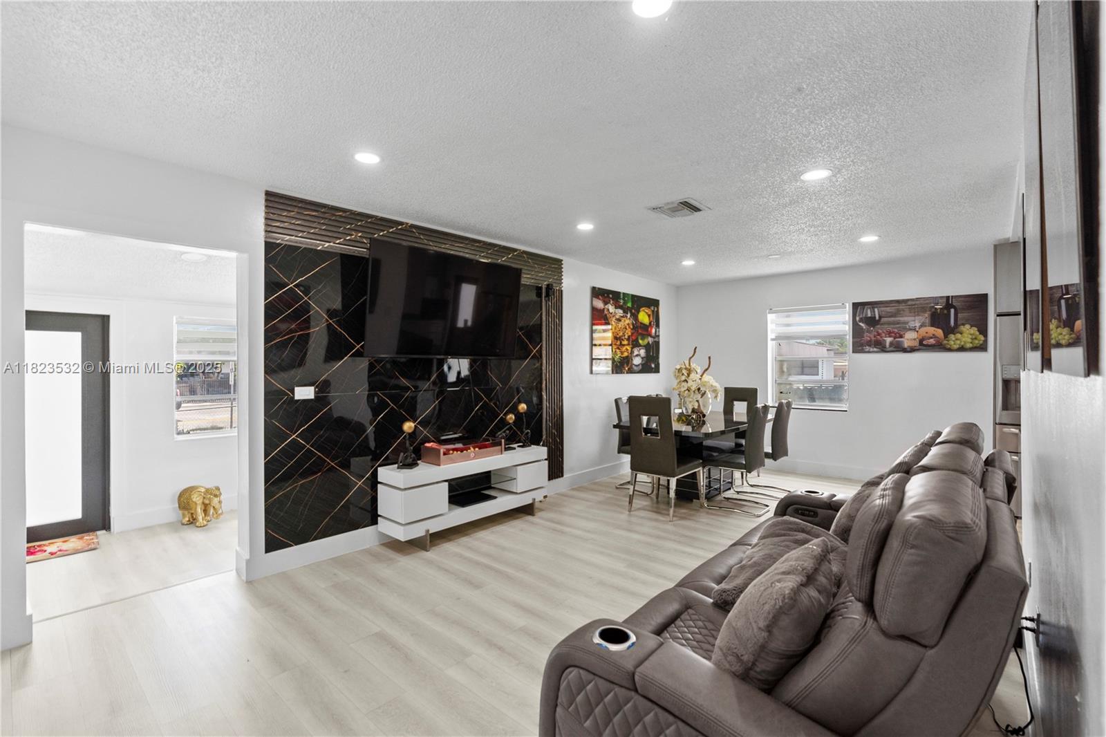 CAPSON MANOR - Residential