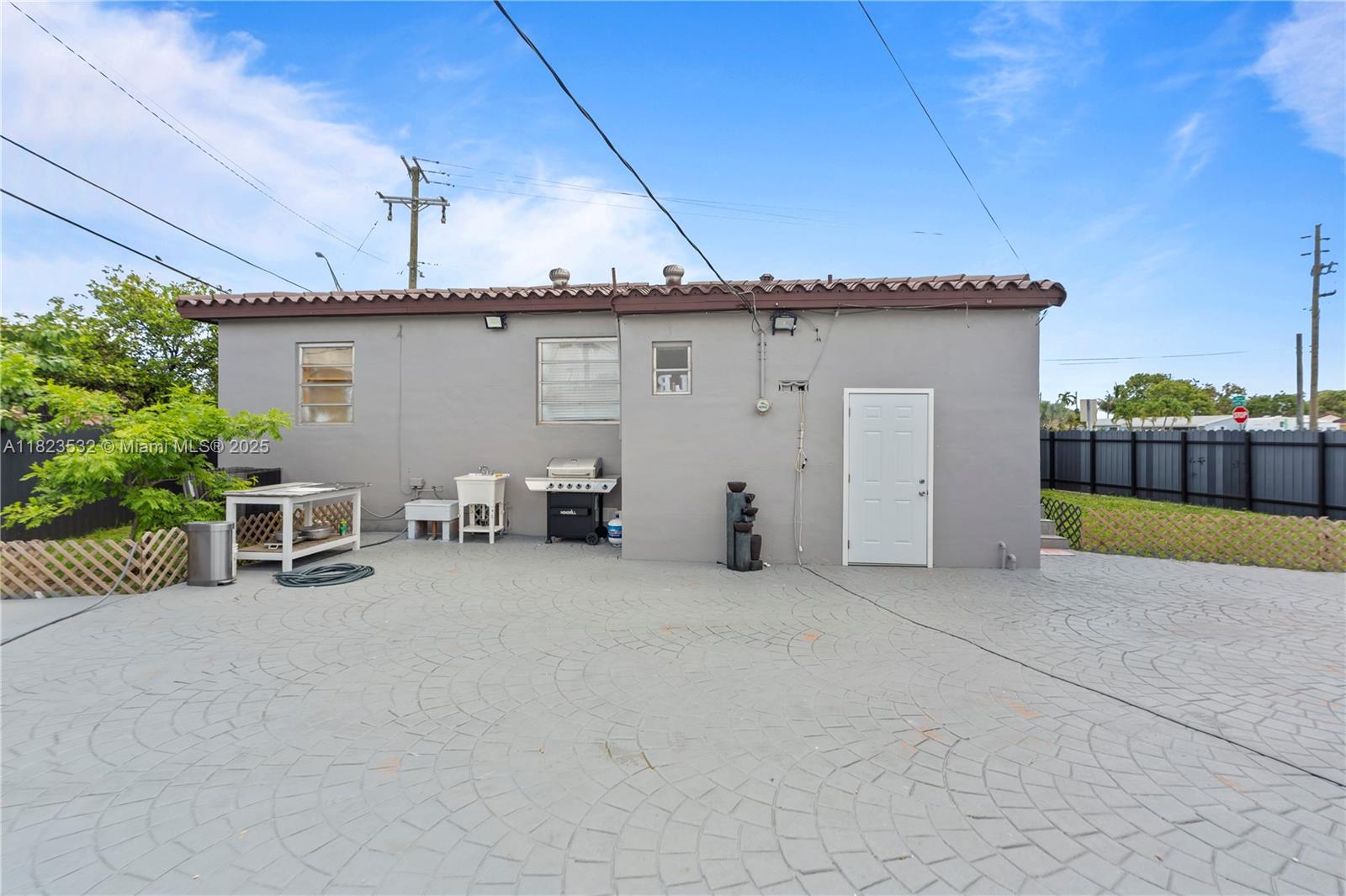 CAPSON MANOR - Residential