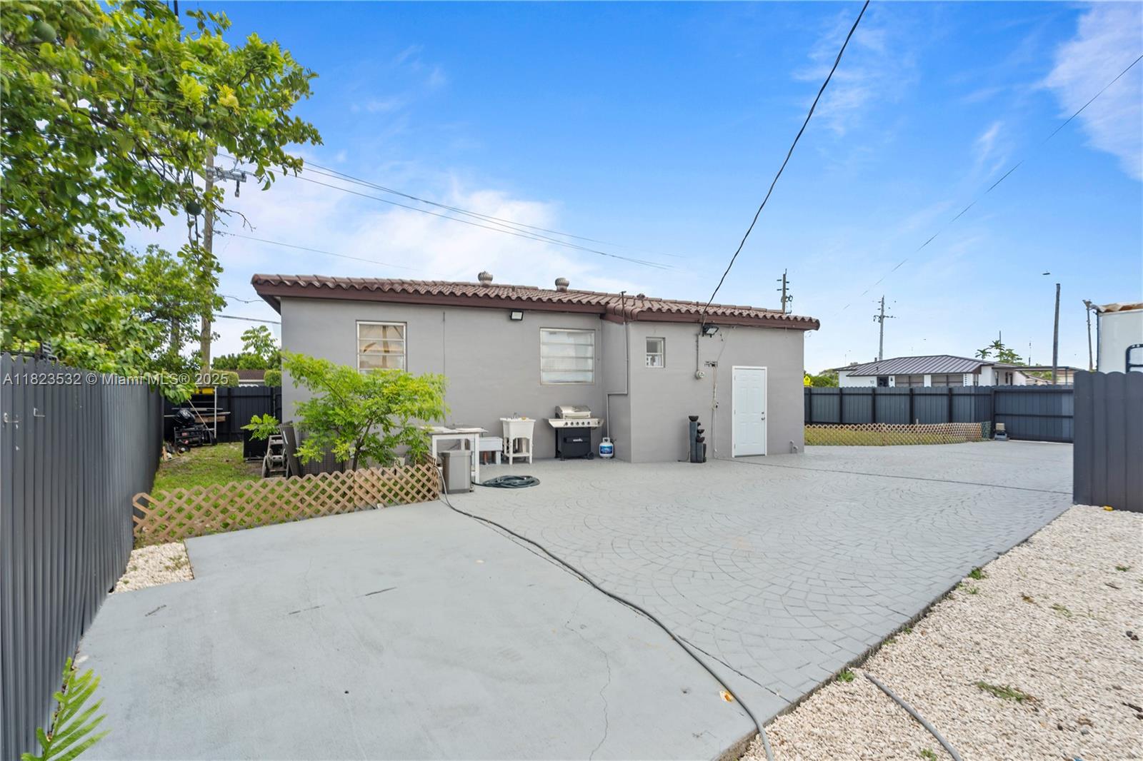 CAPSON MANOR - Residential