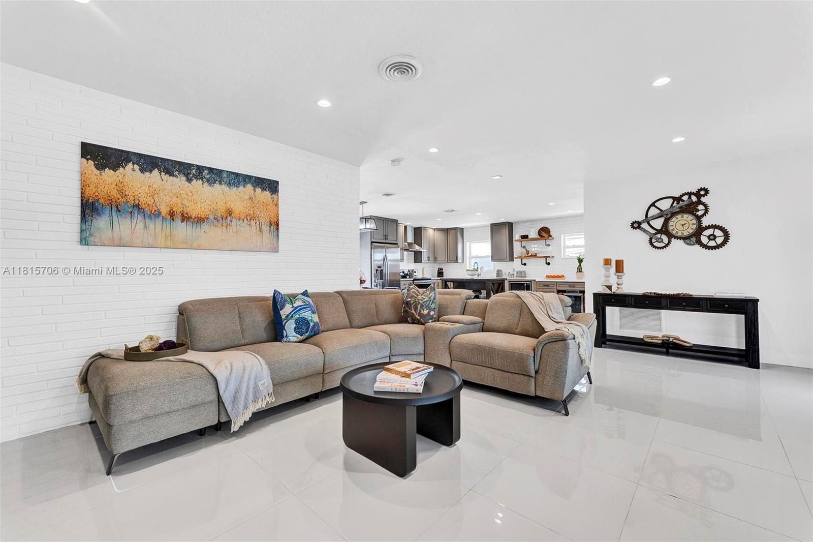 CORAL HEIGHTS SEC 2 - Residential Lease