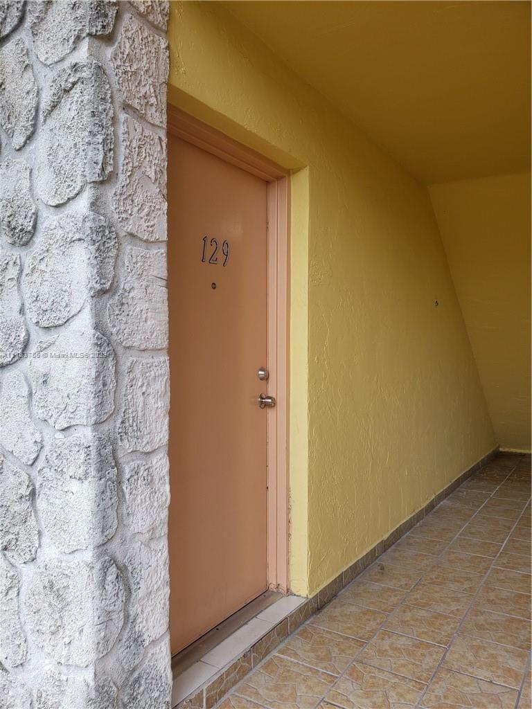 LAS ESTRELLAS CONDO - Residential Lease