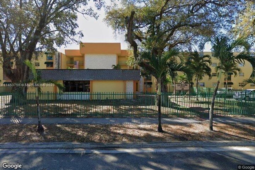 beautiful 2/1 unit  in Great location in the center of hialeah