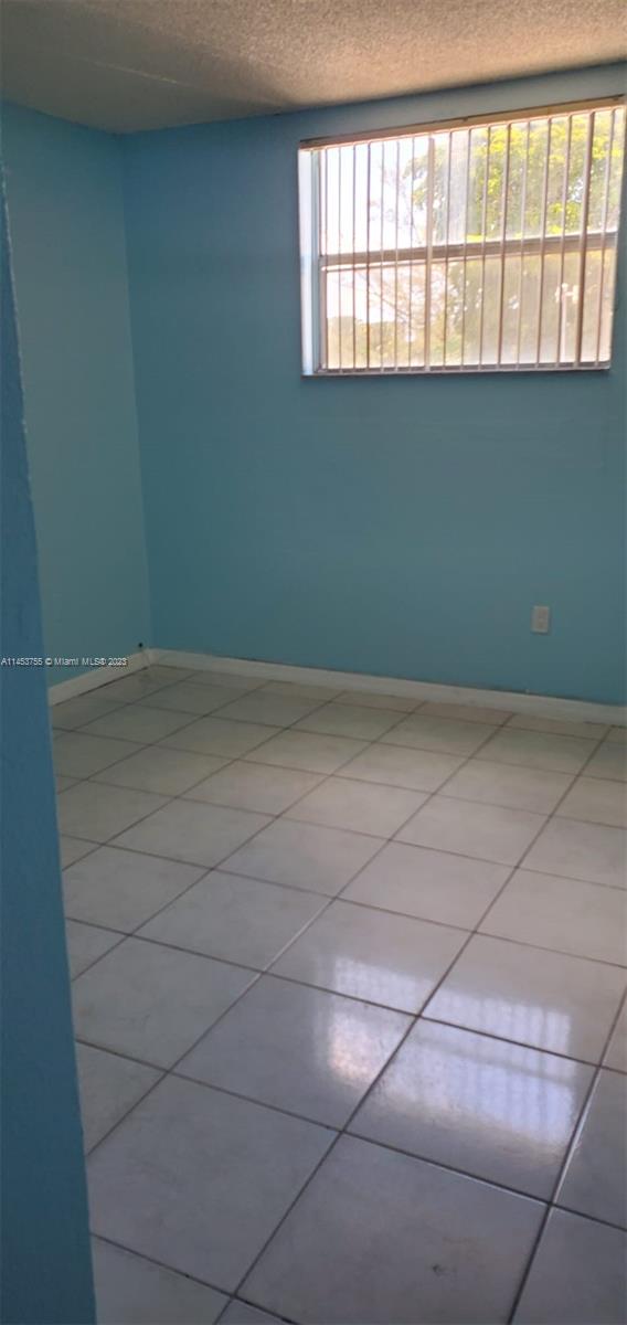 LAS ESTRELLAS CONDO - Residential Lease