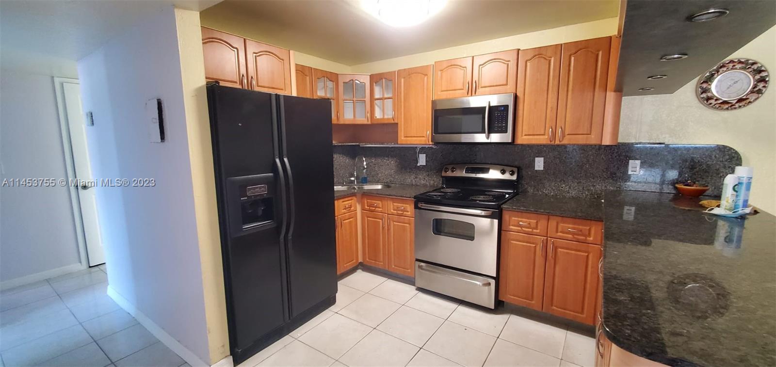 LAS ESTRELLAS CONDO - Residential Lease