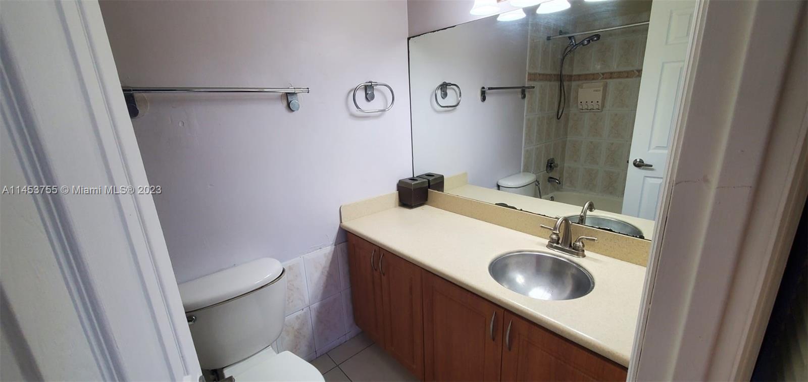 LAS ESTRELLAS CONDO - Residential Lease