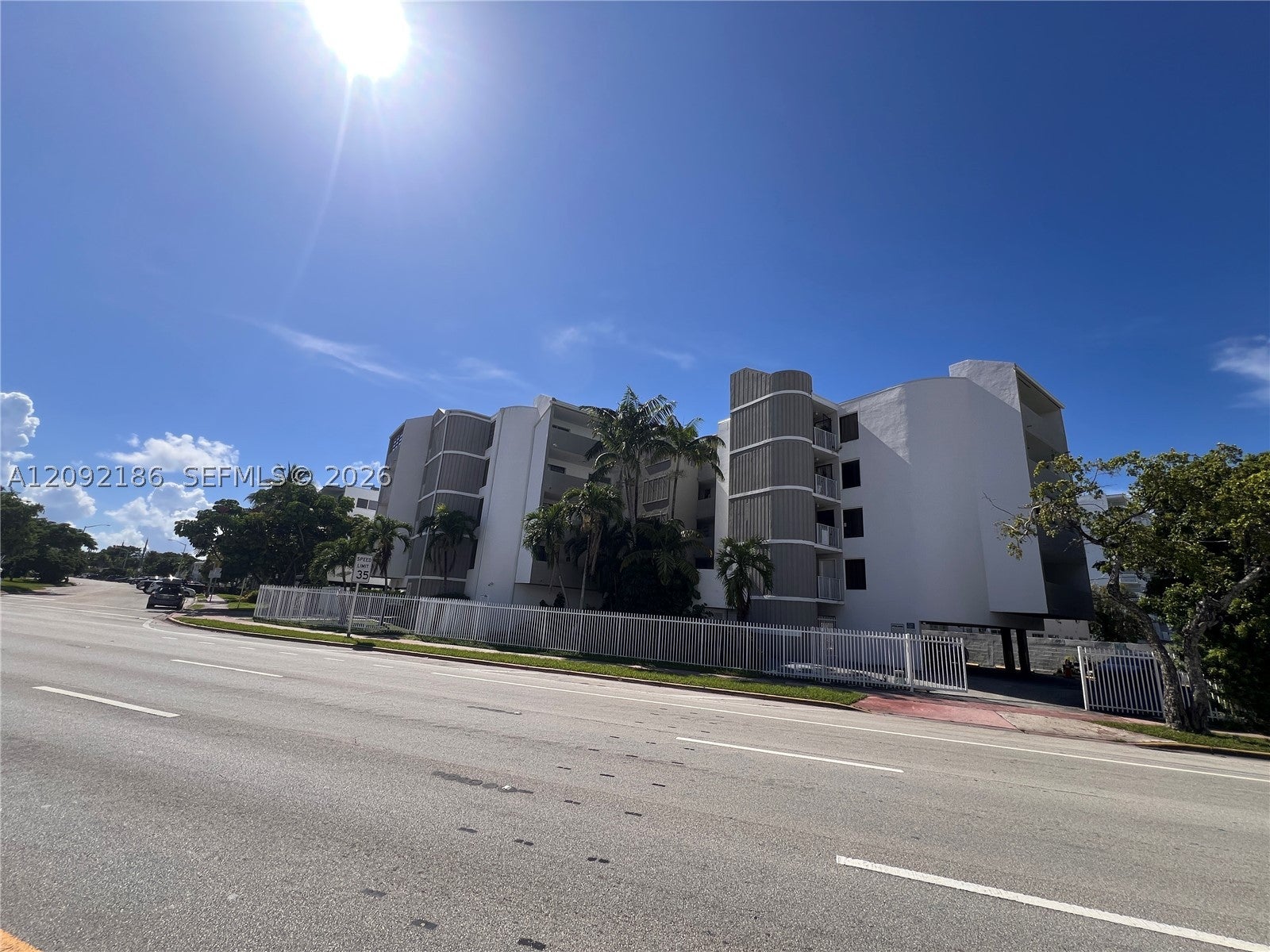 2000 Biarritz Dr