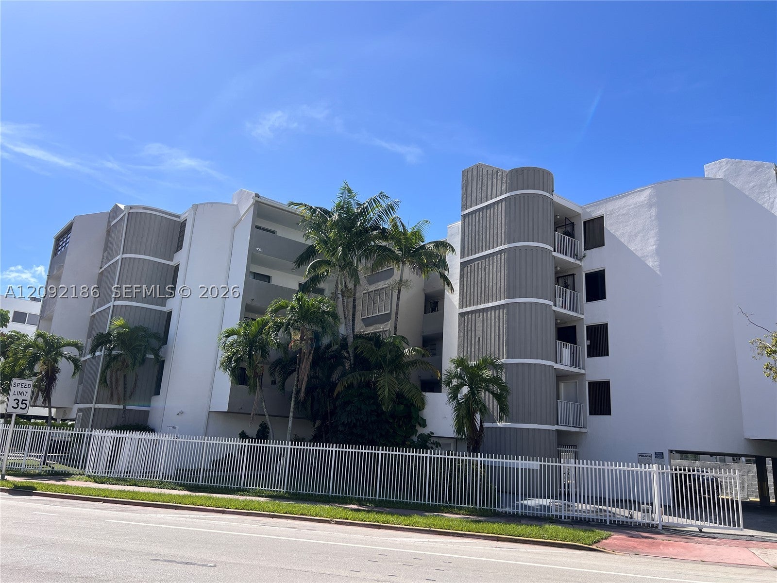 2000 Biarritz Dr 407