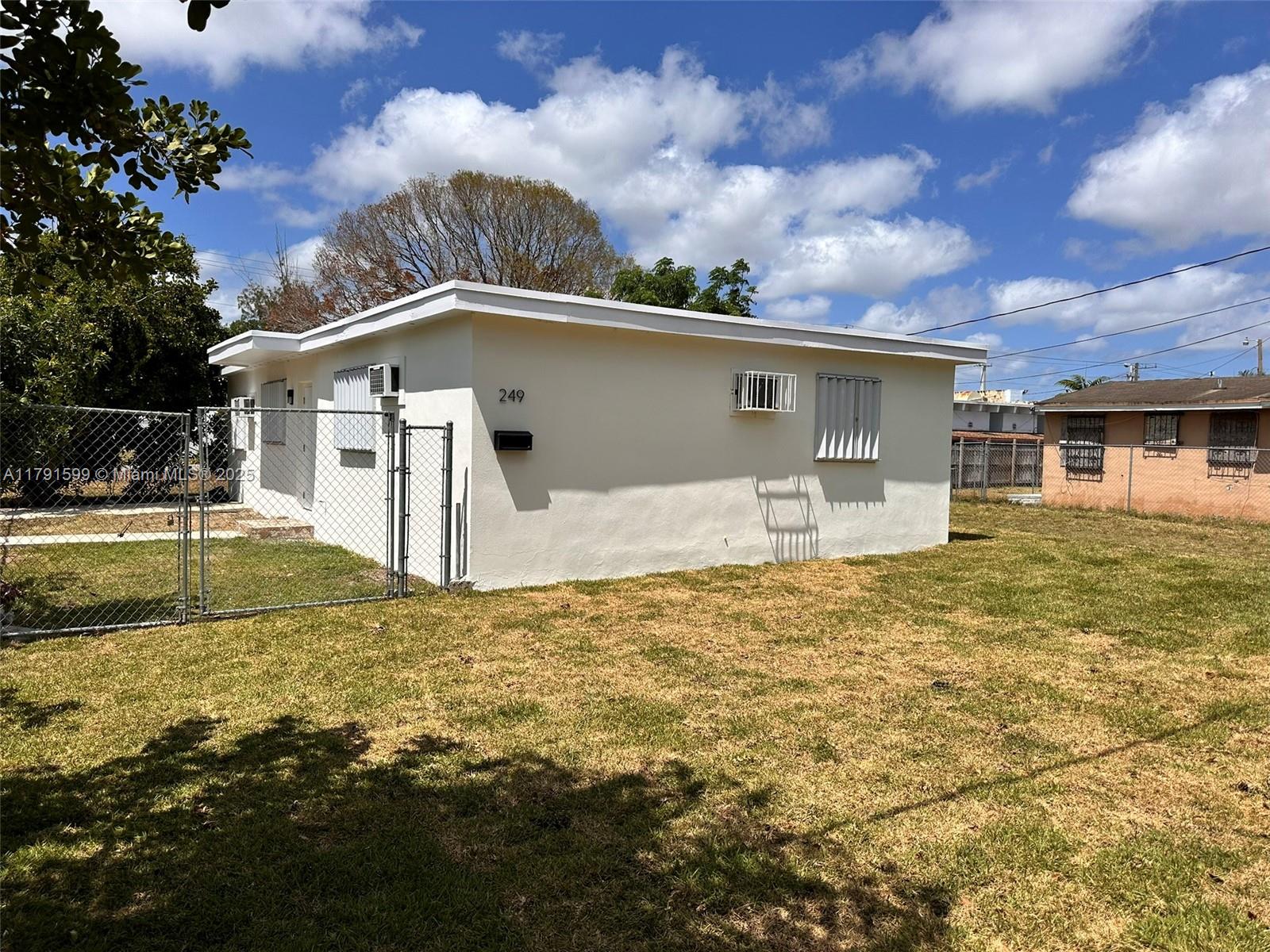 249 Sw 4th Ct, Homestead, Miami-Dade County, Florida - 3 Bedrooms  
1 Bathrooms - 