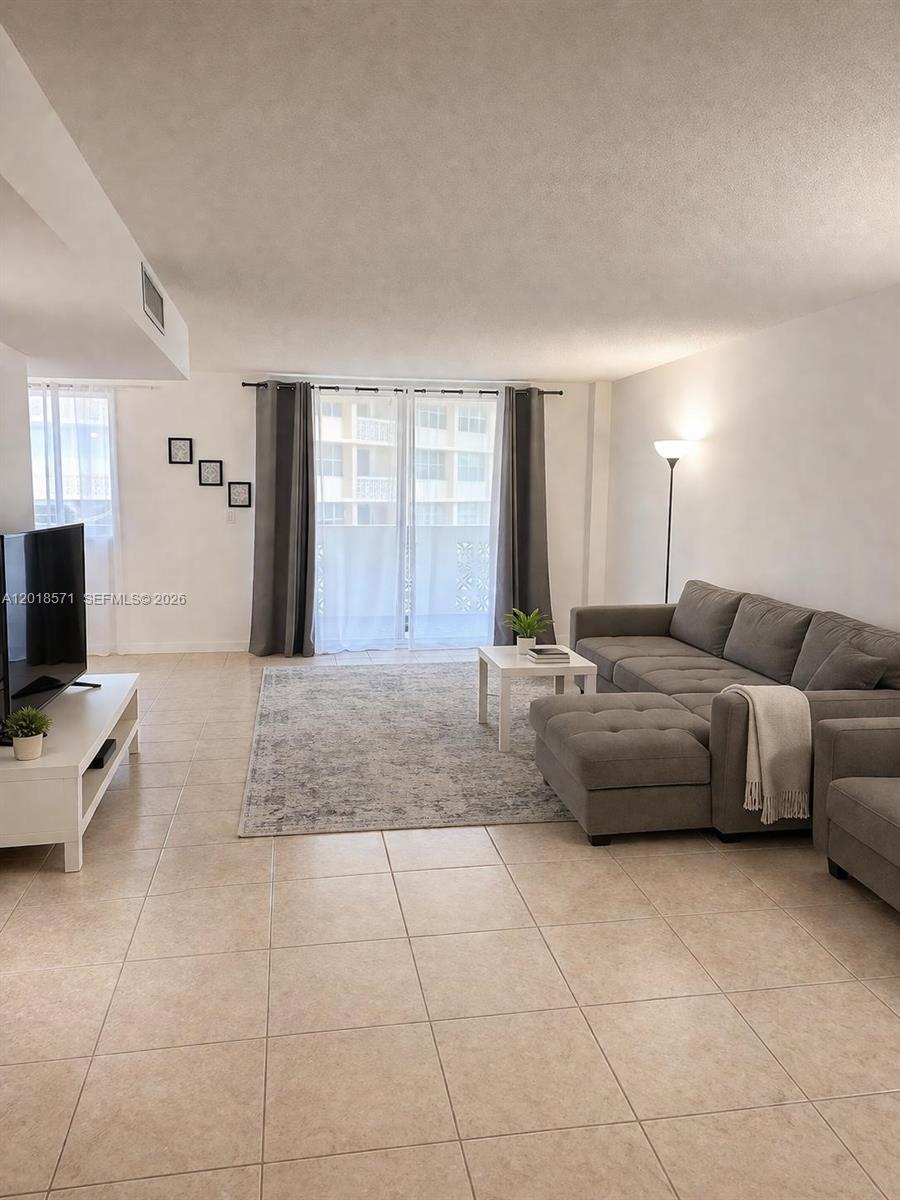 1833 S Ocean Dr 805