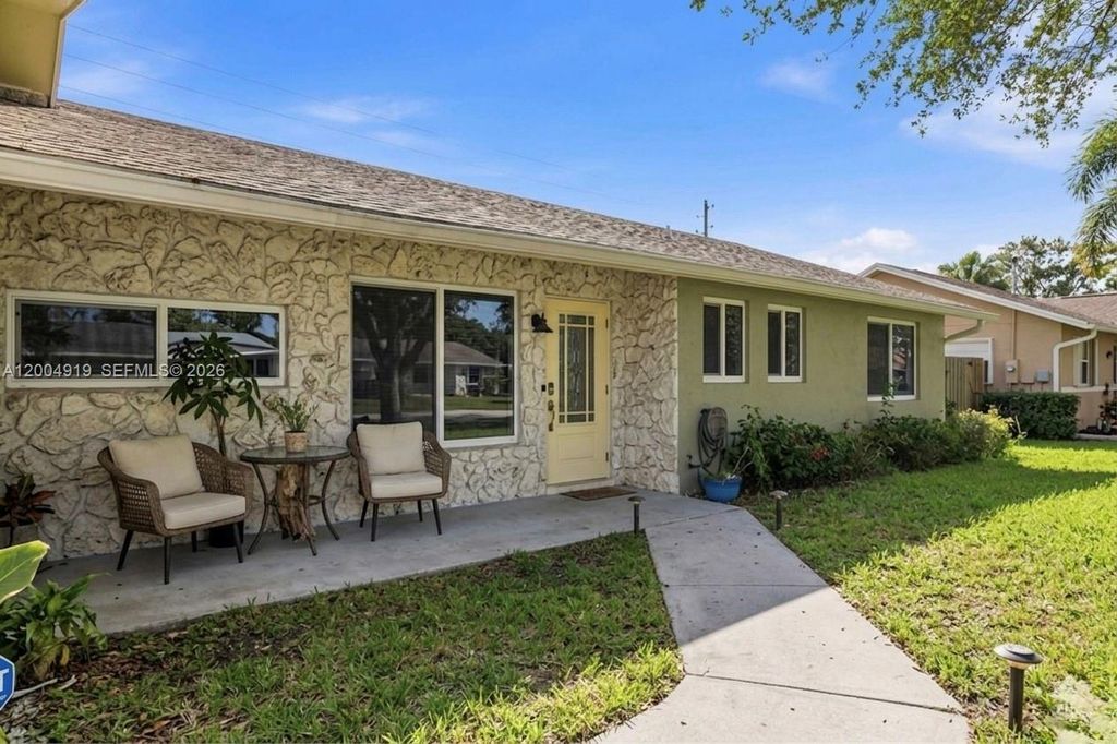 Photo of 1200 Rowayton Circle, Wellington, FL 33414 (MLS # A12004919)