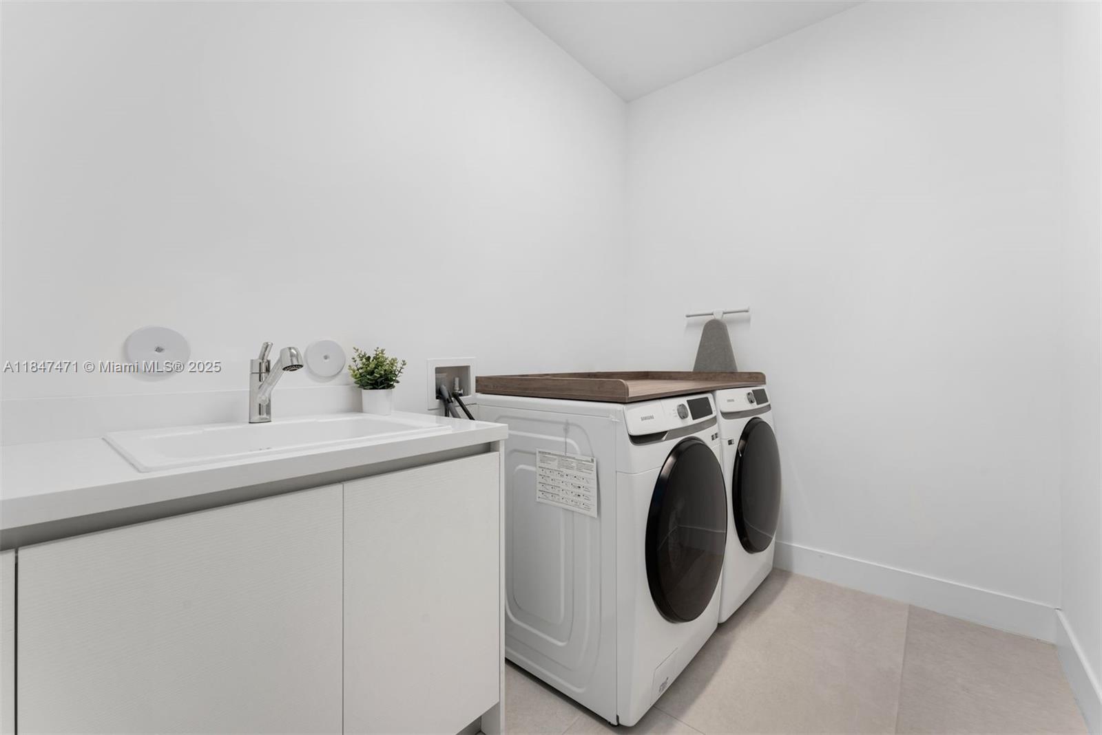 WESTON ESTATES - Residential