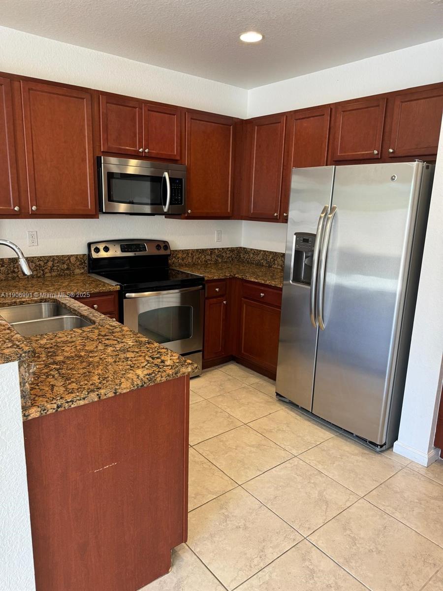 LAS BRISAS - Residential Lease