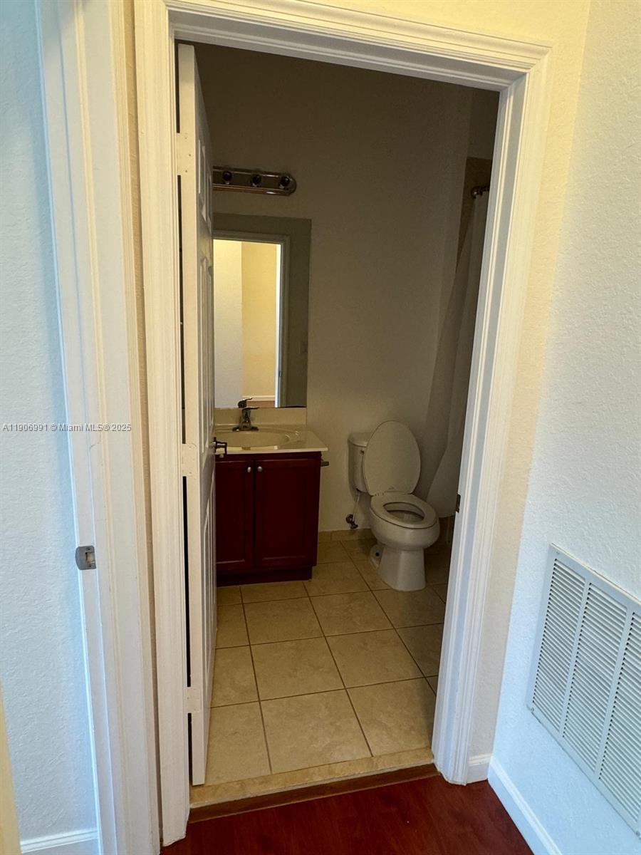 LAS BRISAS - Residential Lease