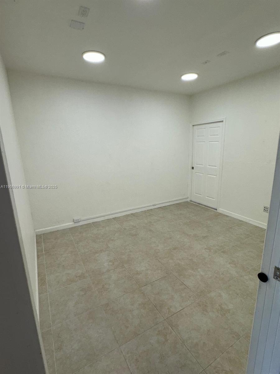 LAS BRISAS - Residential Lease