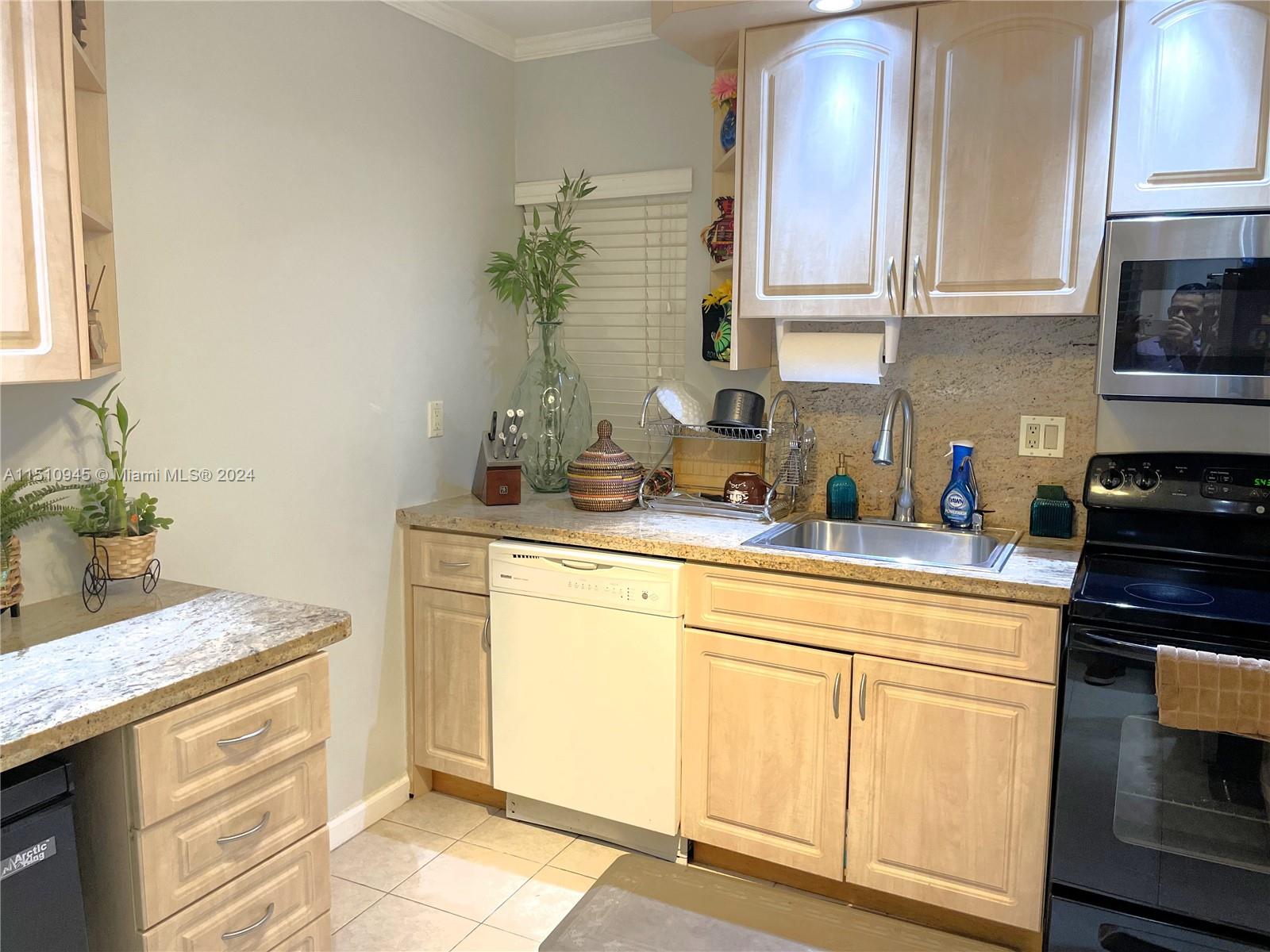 ARROWHEAD CONDO NO IX - Residential Lease