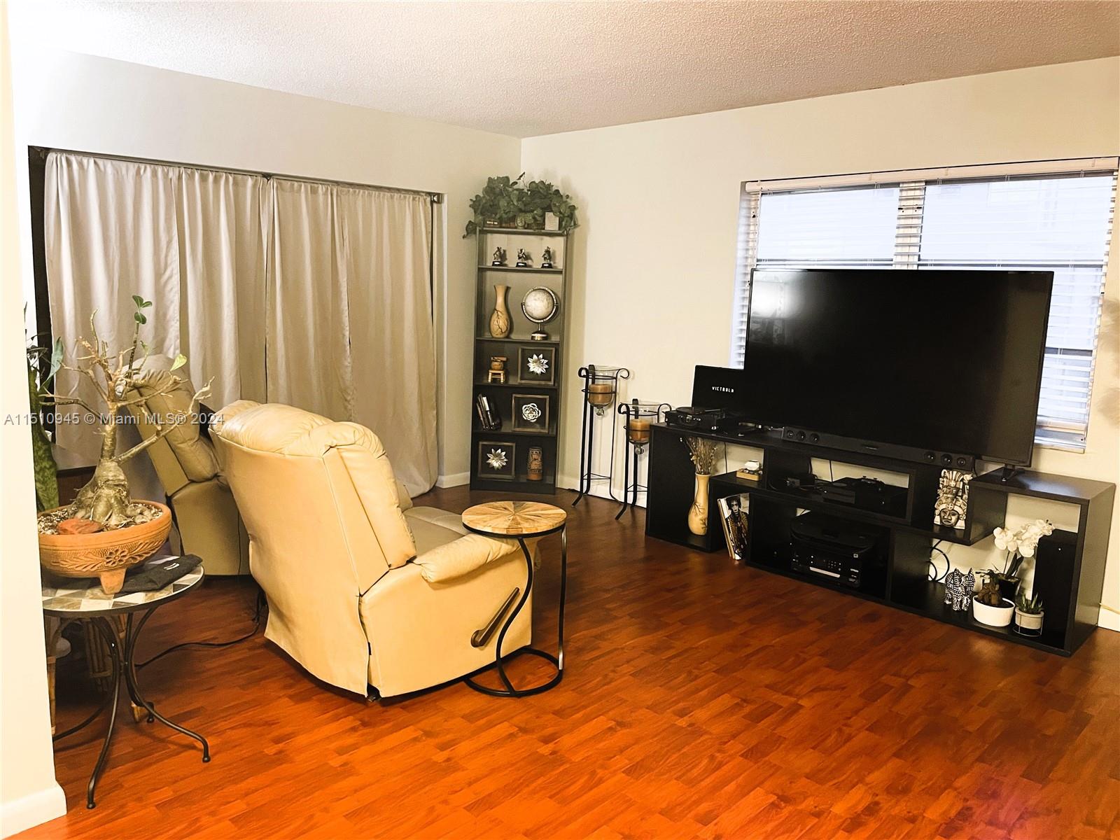 ARROWHEAD CONDO NO IX - Residential Lease