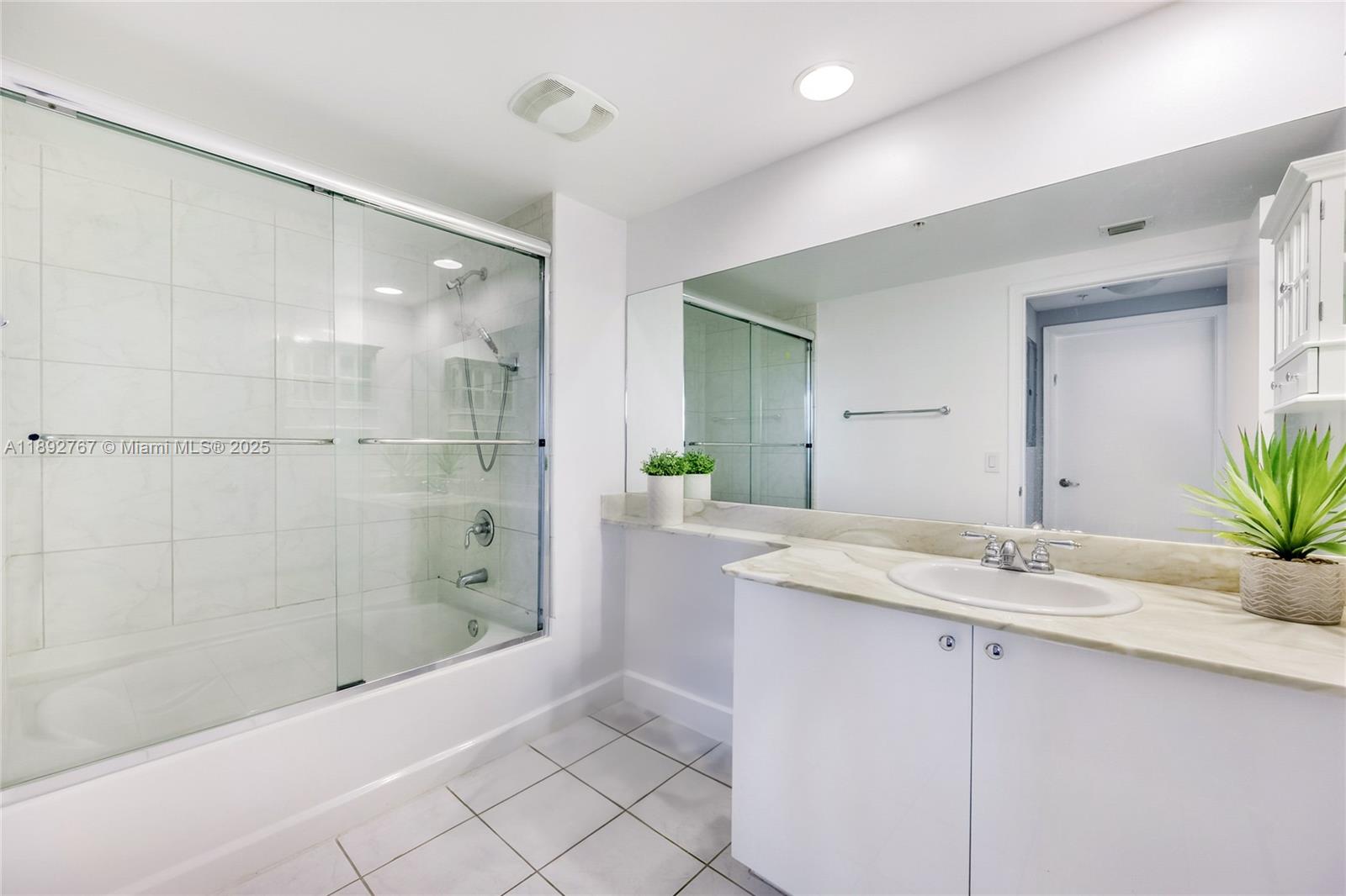 VENTURE AT AVENTURA WEST - Residential