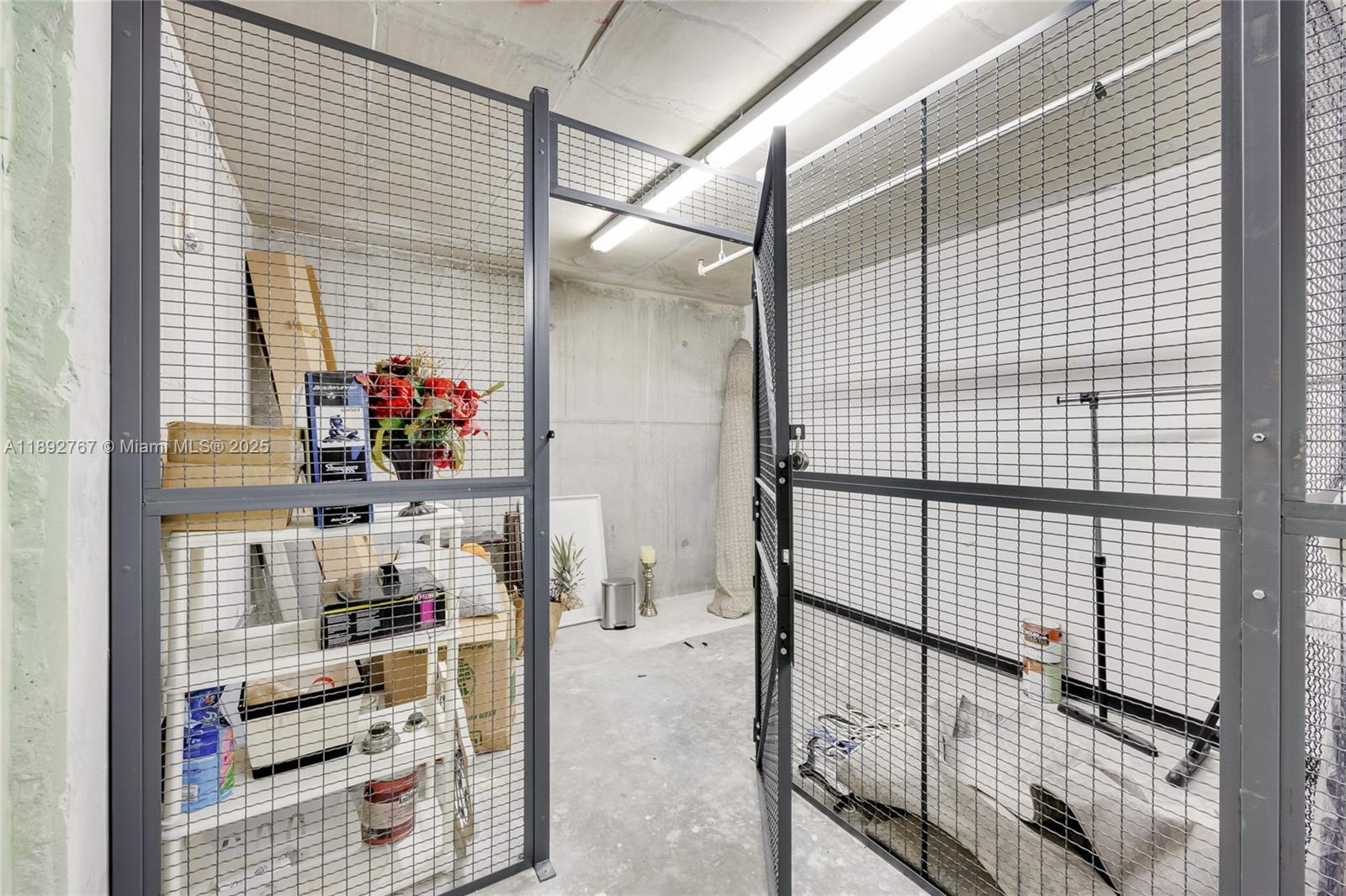 VENTURE AT AVENTURA WEST - Residential