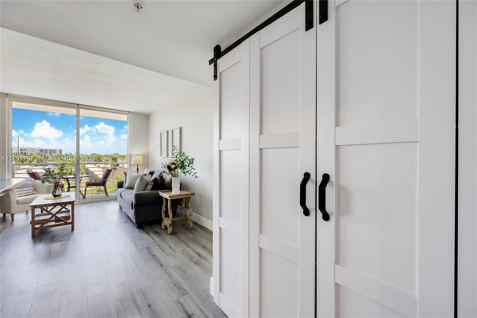 VENTURE AT AVENTURA WEST - Residential