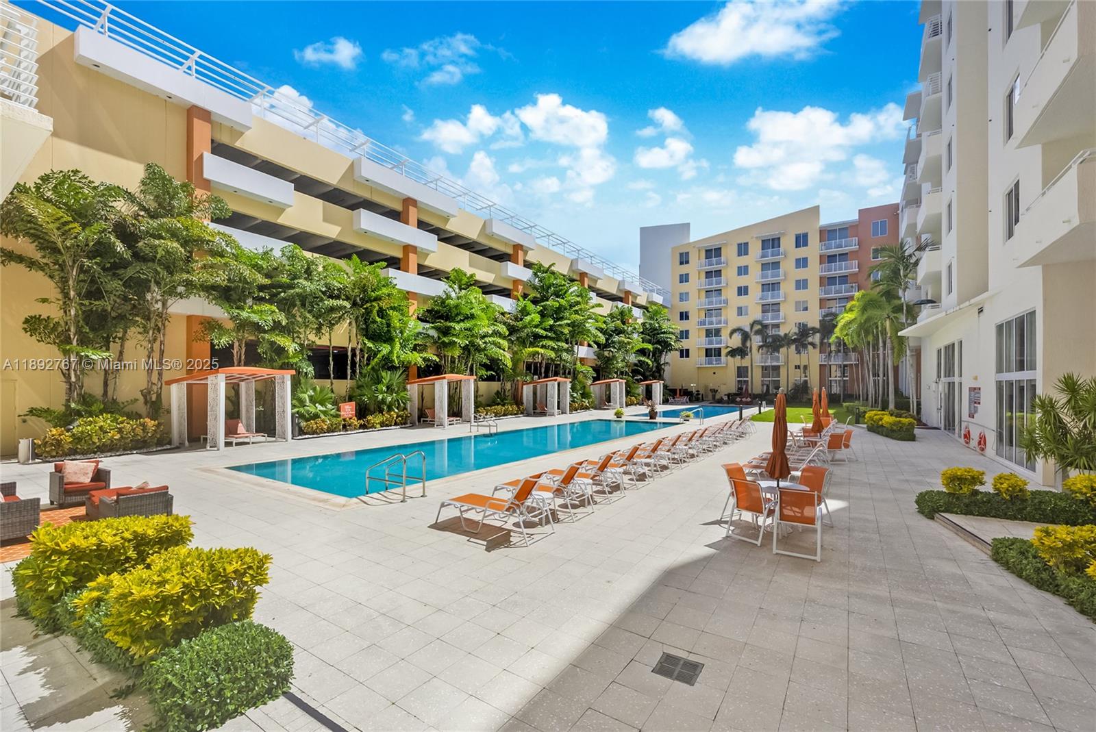 VENTURE AT AVENTURA WEST - Residential