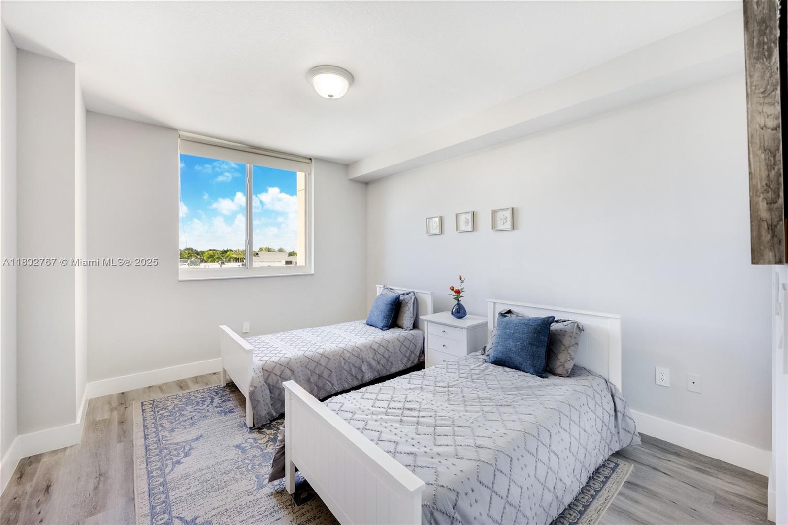 VENTURE AT AVENTURA WEST - Residential