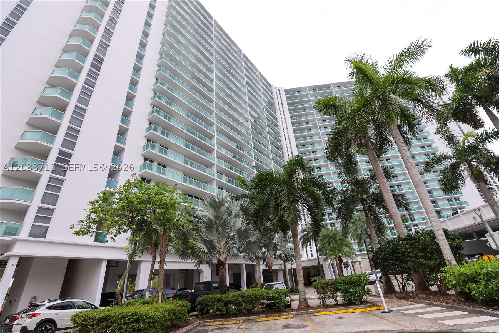 100 Bayview Dr 527