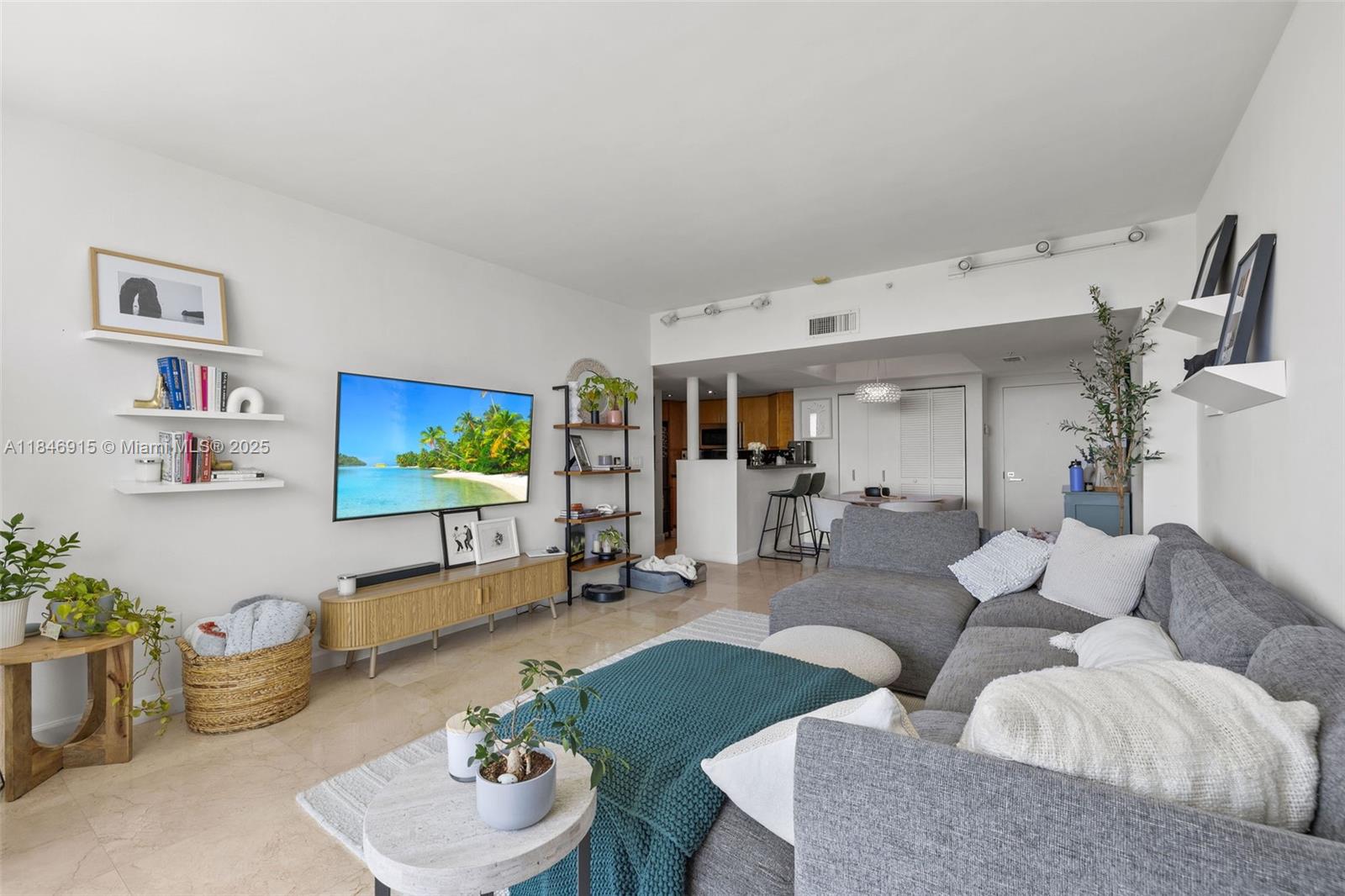 650 West Ave 606
