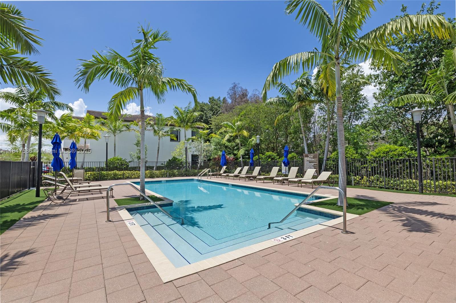 STELLAR PEMBROKE PINES - Residential Lease