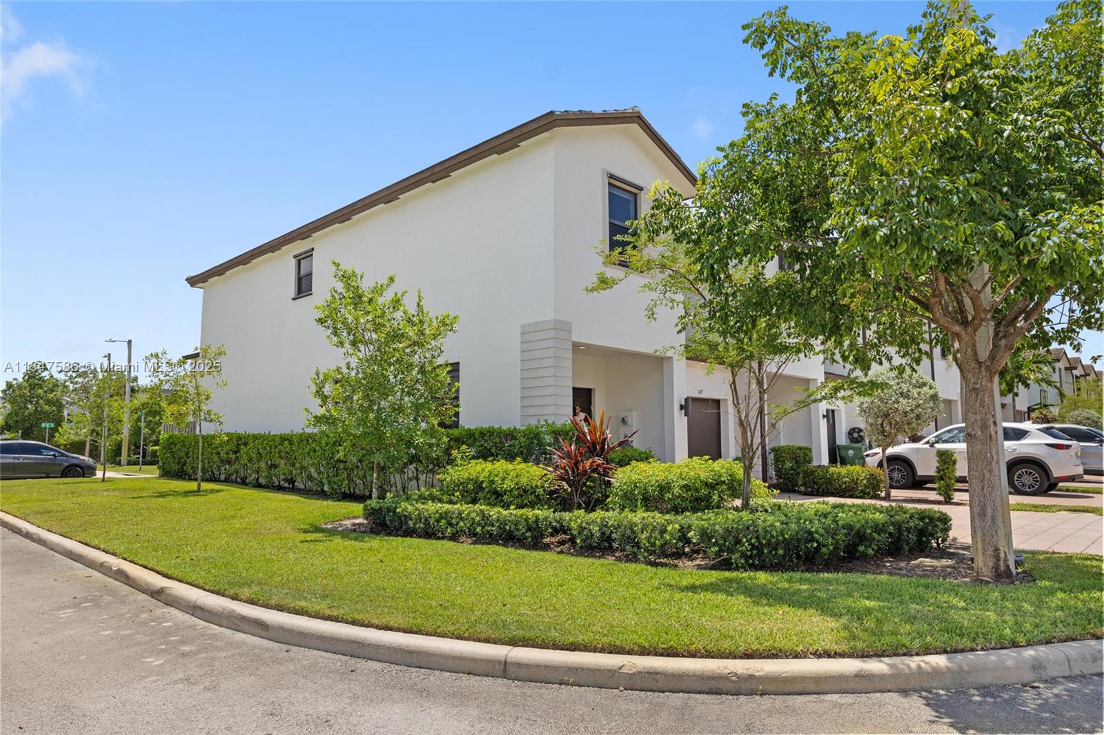 STELLAR PEMBROKE PINES - Residential Lease