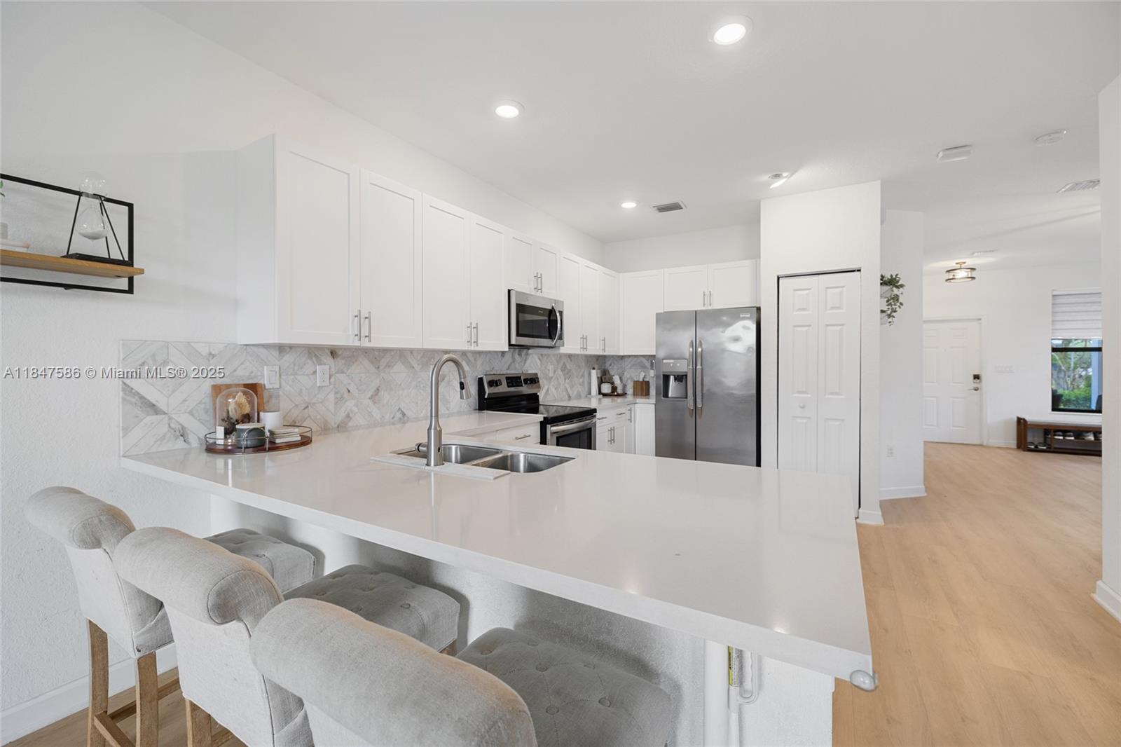 STELLAR PEMBROKE PINES - Residential Lease