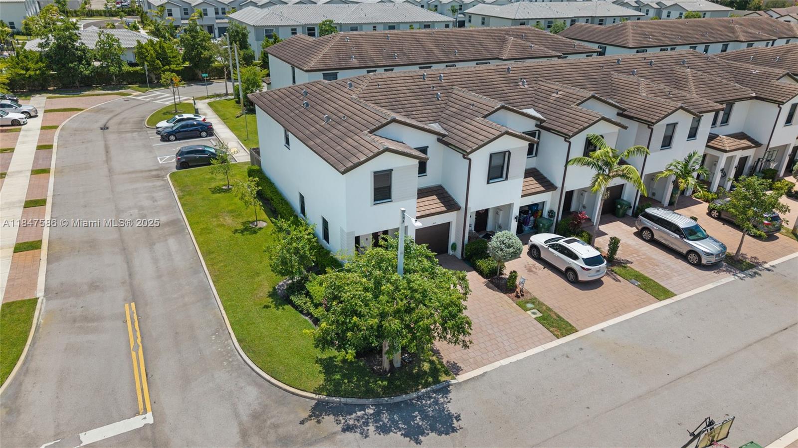 STELLAR PEMBROKE PINES - Residential Lease