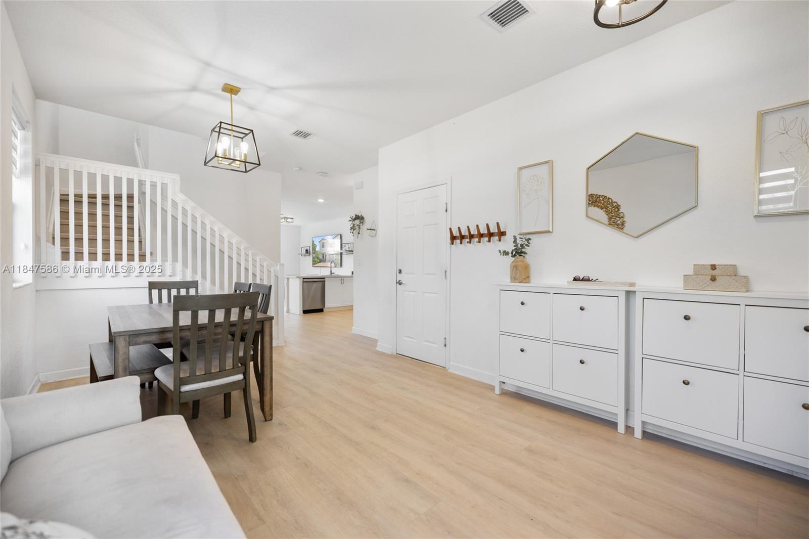 STELLAR PEMBROKE PINES - Residential Lease